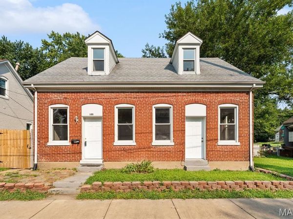 105 S 8th Street , Belleville, IL 62220