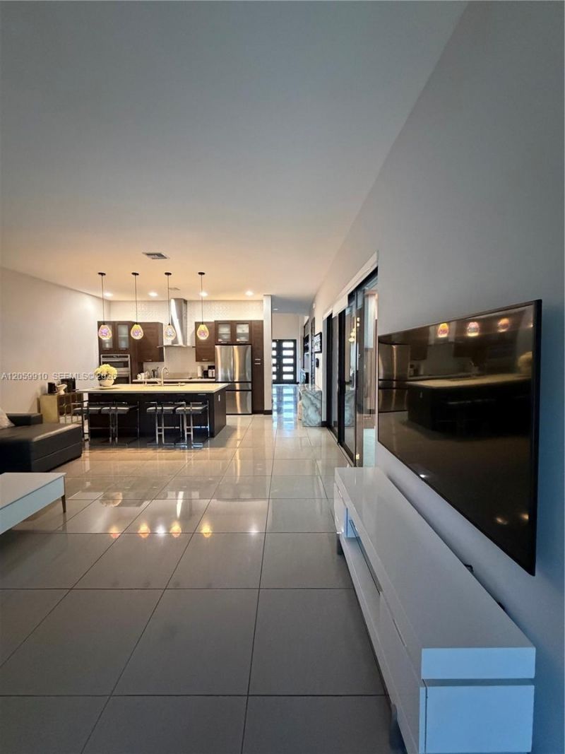 Please Call For Address, Miami, FL 33196 Photo