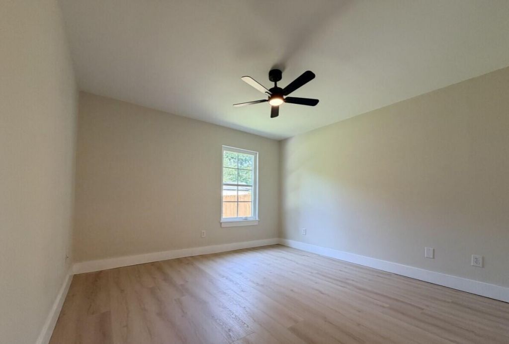 1179 Landsdowne Photo 14