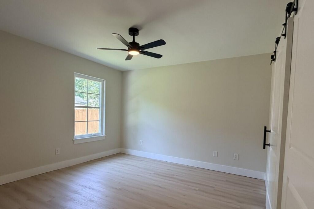 1179 Landsdowne Photo 15
