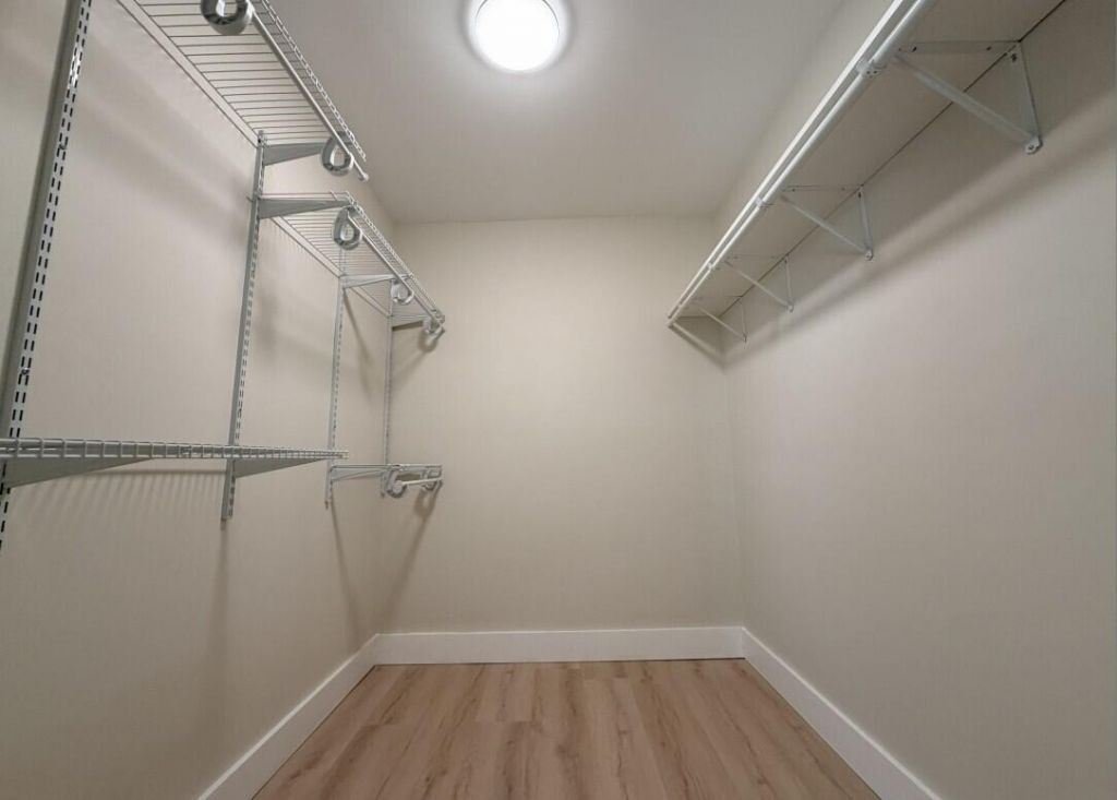 1179 Landsdowne Photo 16