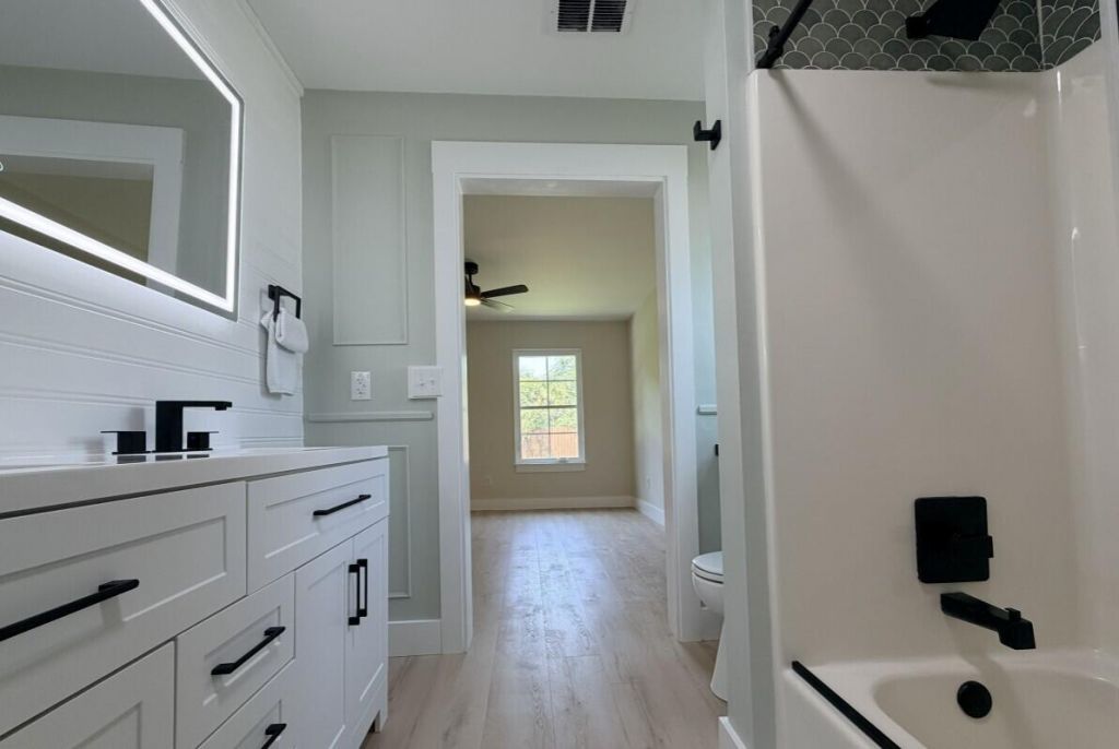 1179 Landsdowne Photo 17