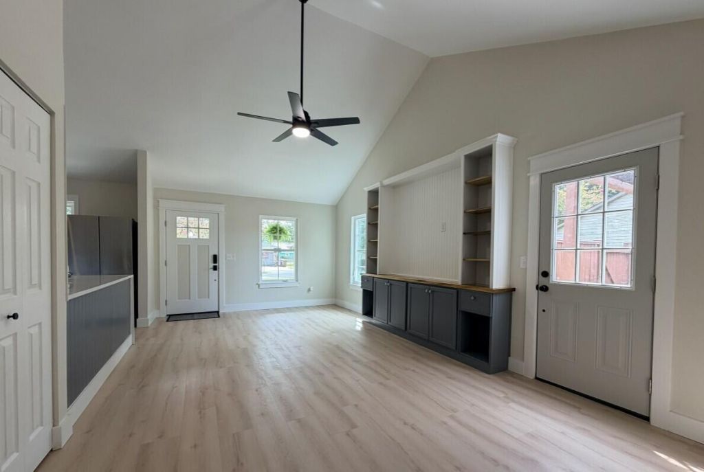 1179 Landsdowne Photo 5