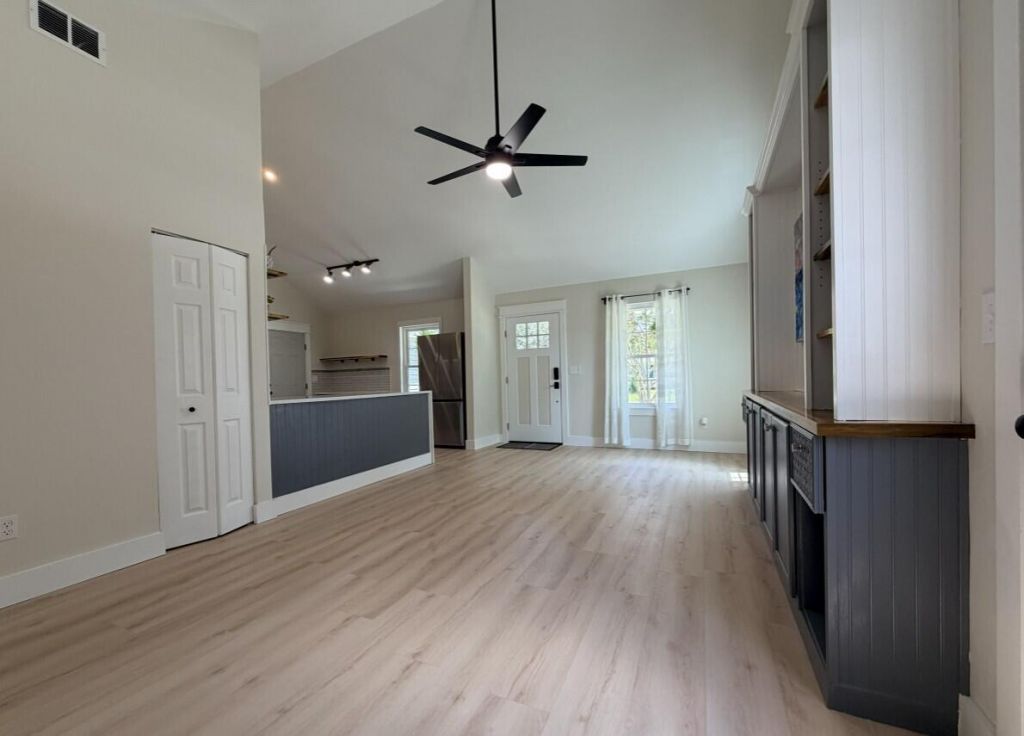 1179 Landsdowne Photo 6