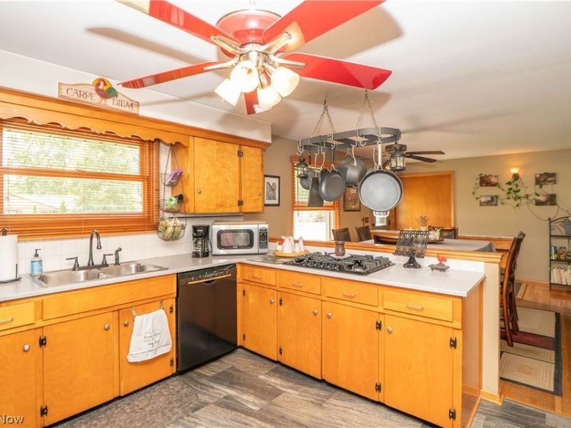 731 Bachtel Street SE, North Canton, OH 44720 Photo 11