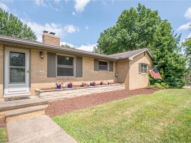 731 Bachtel Street SE, North Canton, OH 44720 Photo 3