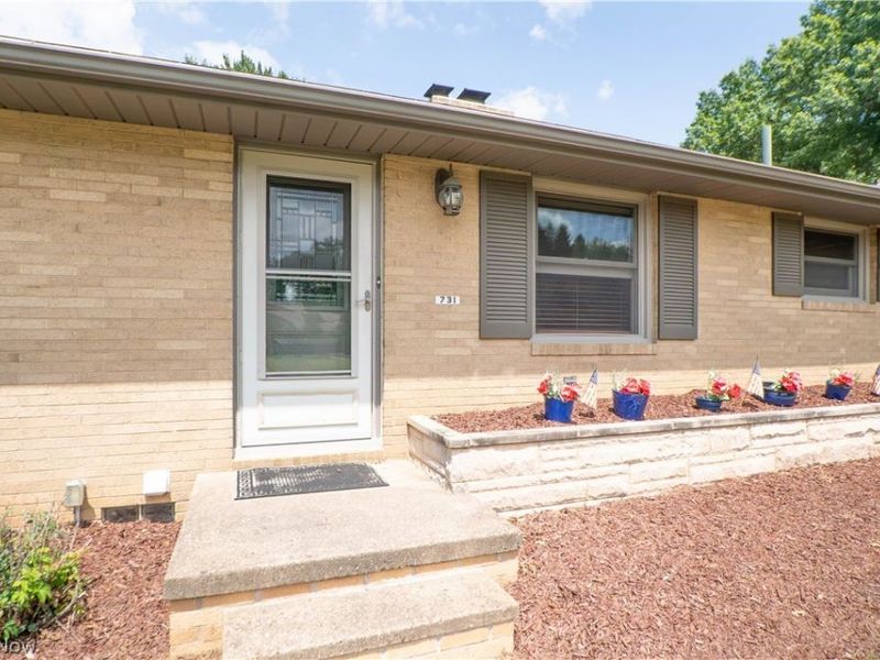 731 Bachtel Street SE, North Canton, OH 44720 Photo 4