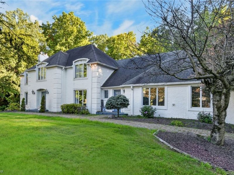 1969 Twin Oaks Drive, Girard, OH 44420 Photo 2