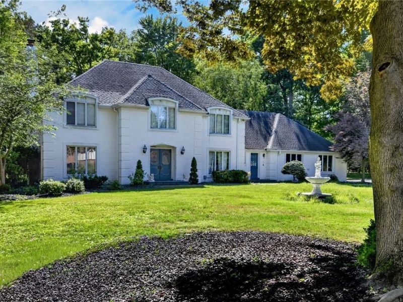 1969 Twin Oaks Drive, Girard, OH 44420 Photo 4