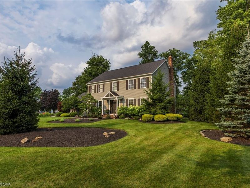 300 Lakeview Circle, Aurora, OH 44202 Photo 2