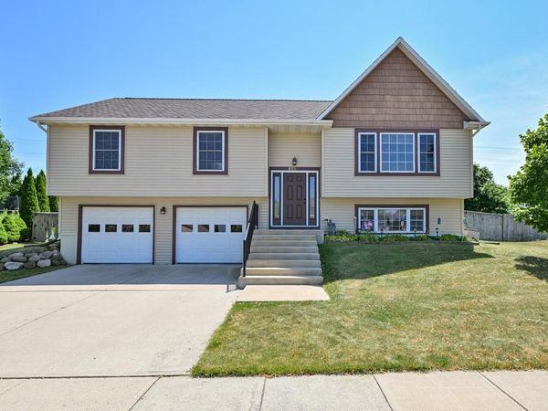 415 Sunny Hill DRIVE, Elkhorn, WI 53121