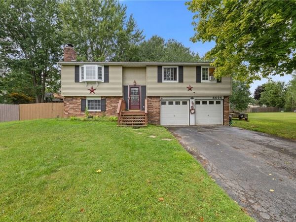 8056 Beacon Hill Circle, Liverpool, NY 13090