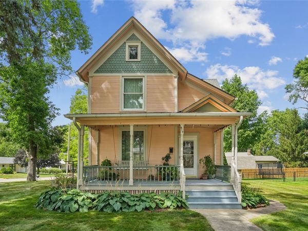 617 7th St NW , Mt Vernon, IA 52314
