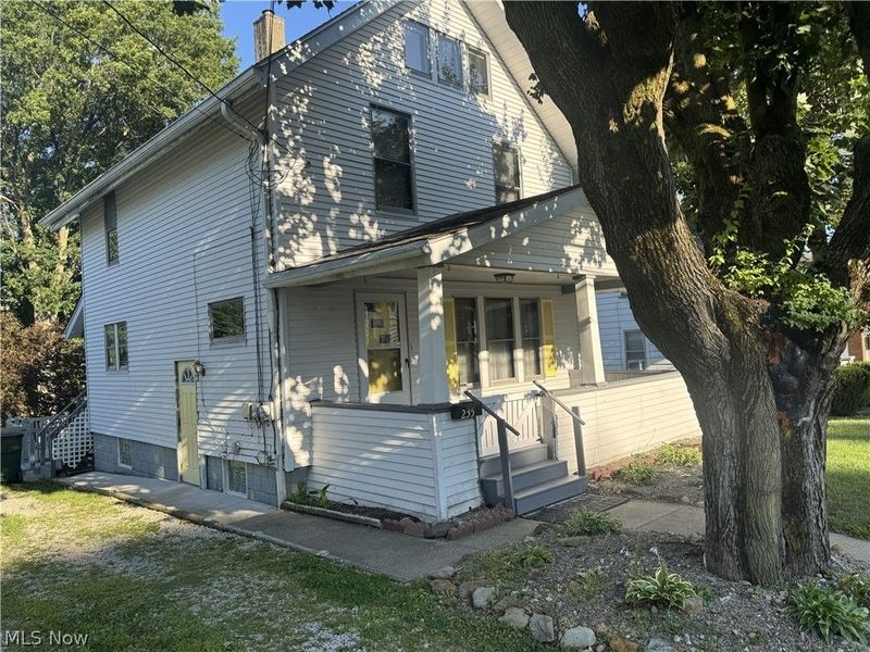 235 15th Street NW, Barberton, OH 44203 Photo 2