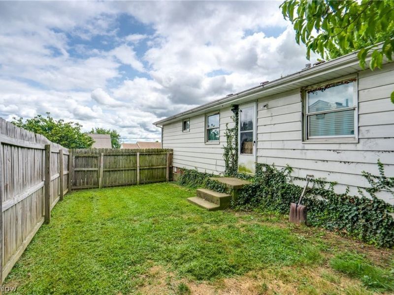 1425 Colonial Boulevard NE, Canton, OH 44714 Photo 14