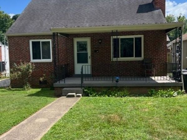 2006 Enslow Blvd, Hunginton, WV 25701