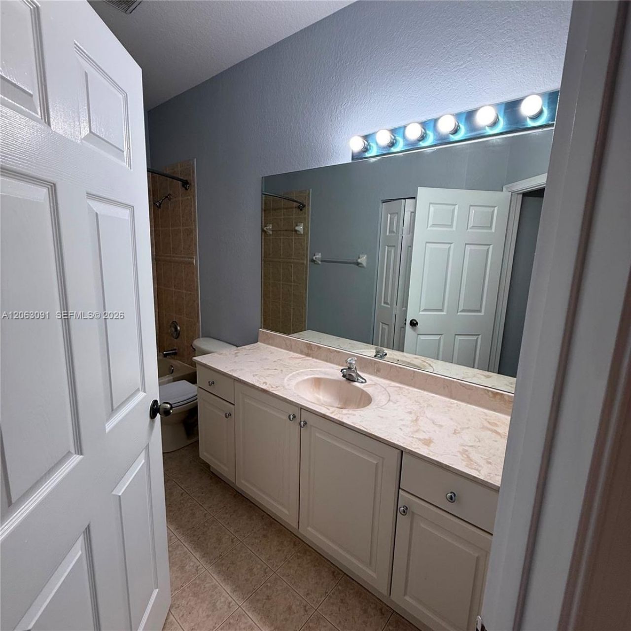 8811 S Isles Cr , Unit 8811, Tamarac, FL 33321 Photo