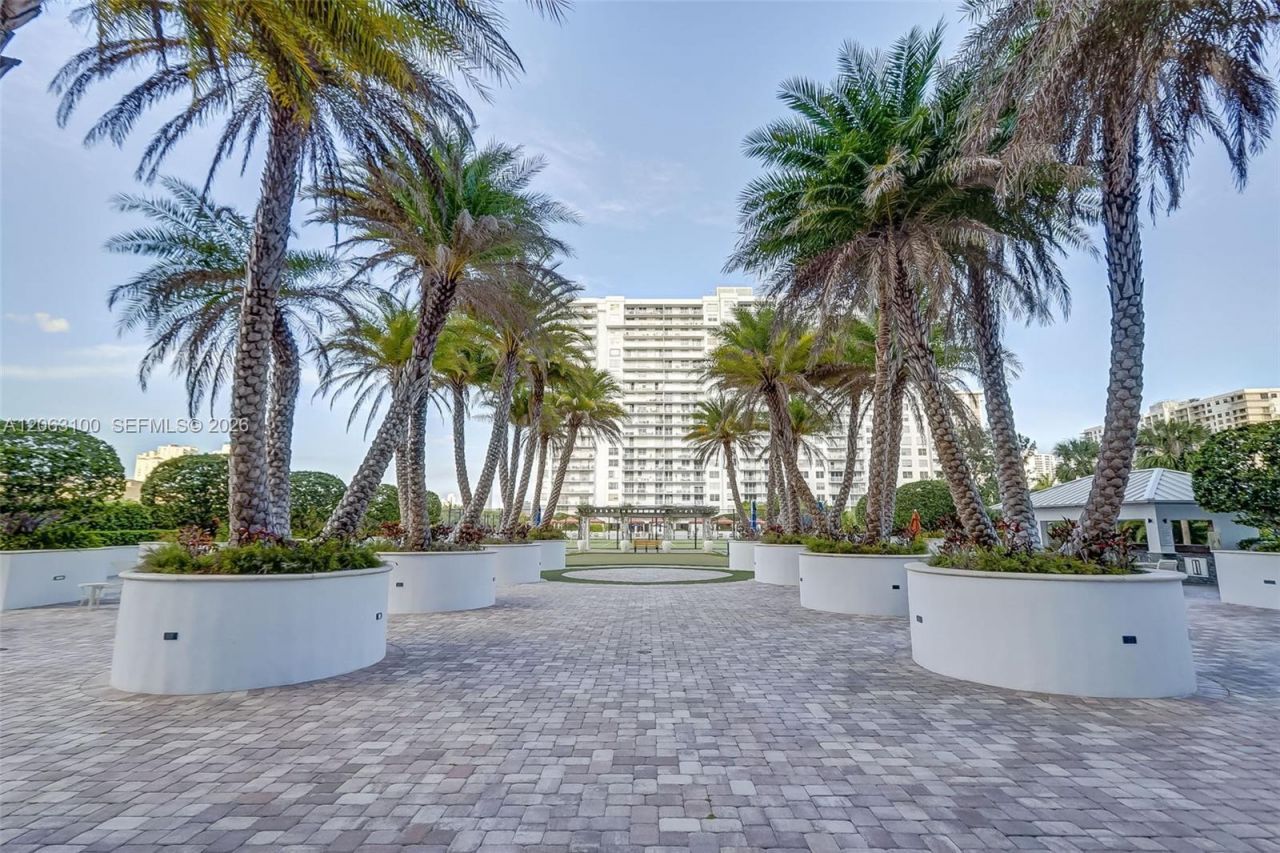 2851 NE 183rd St , Unit 605E, Aventura, FL 33160 Photo