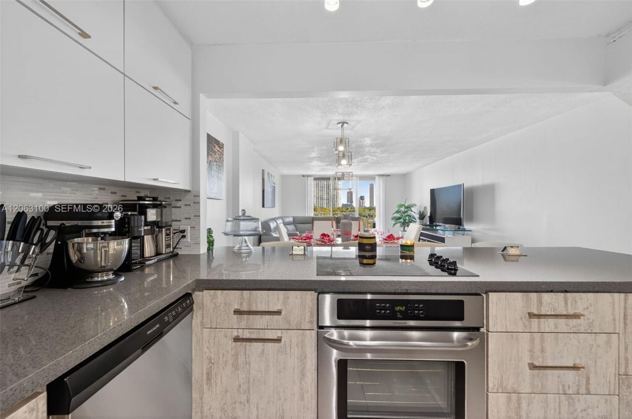 2851 NE 183rd St , Unit 605E, Aventura, FL 33160 Photo