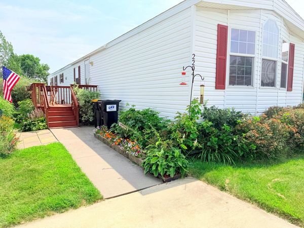 2204 Mockingbird Place NW, Stewartville, MN 55976
