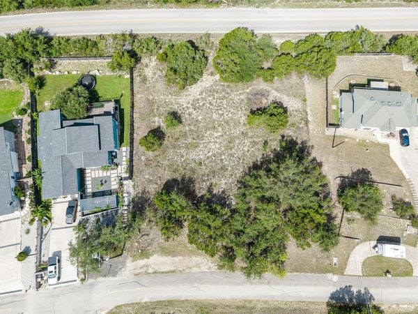 912 Daviot DR, Spicewood, TX 78669