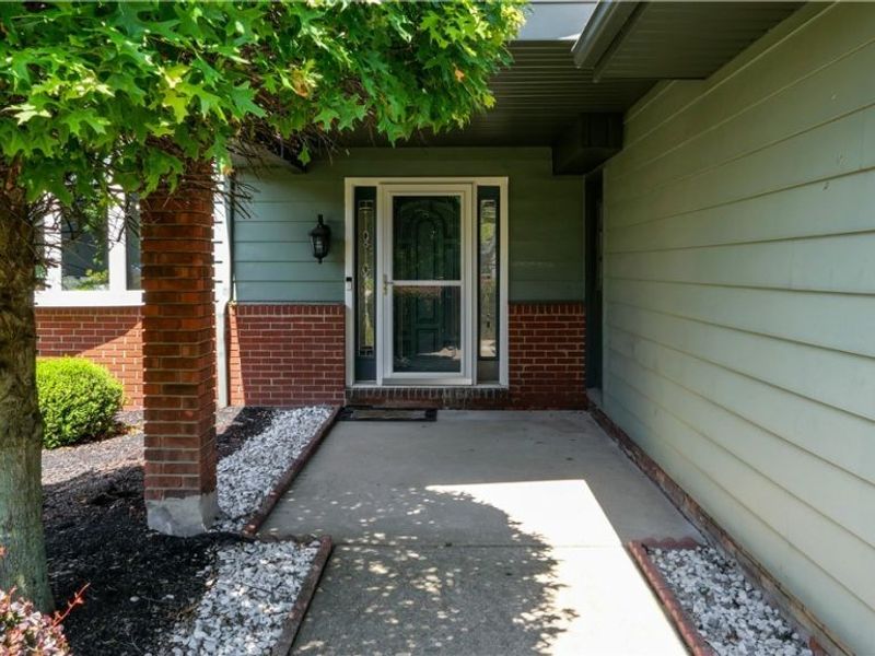 4781 N Hillary Oval, Richmond Heights, OH 44143 Photo 2