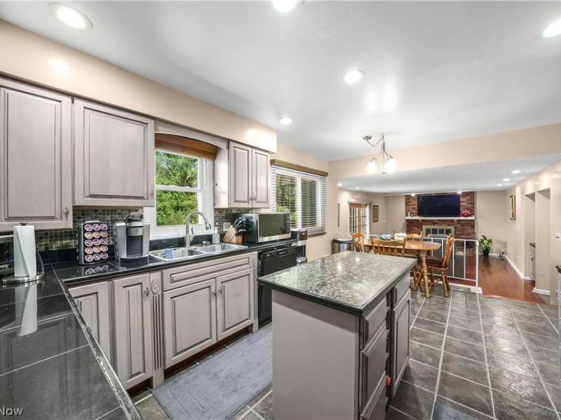 4781 N Hillary Oval, Richmond Heights, OH 44143 Photo 7
