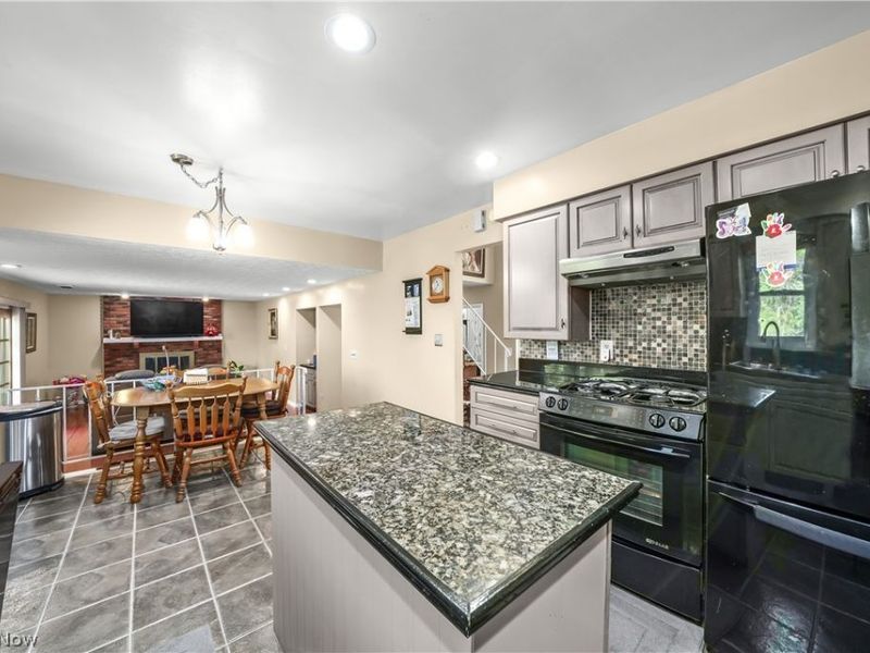 4781 N Hillary Oval, Richmond Heights, OH 44143 Photo 8