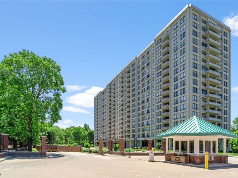 1 Bratenahl Place, Unit 1207, Bratenahl, OH 44108 Photo 1