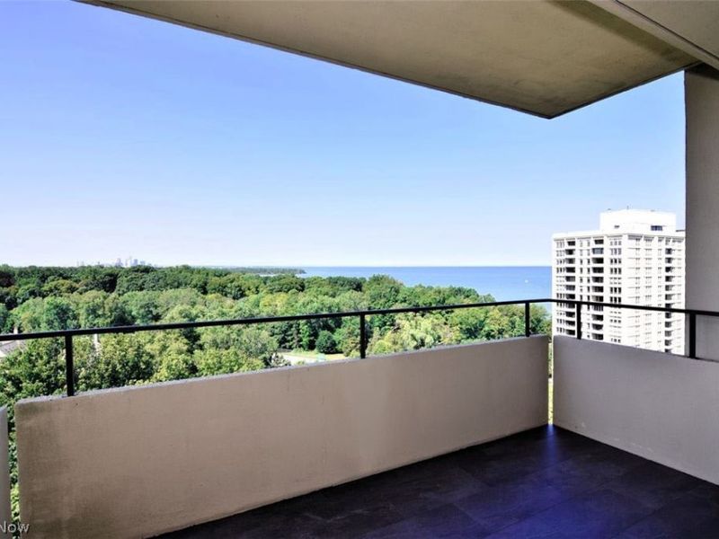1 Bratenahl Place, Unit 1207, Bratenahl, OH 44108 Photo 18