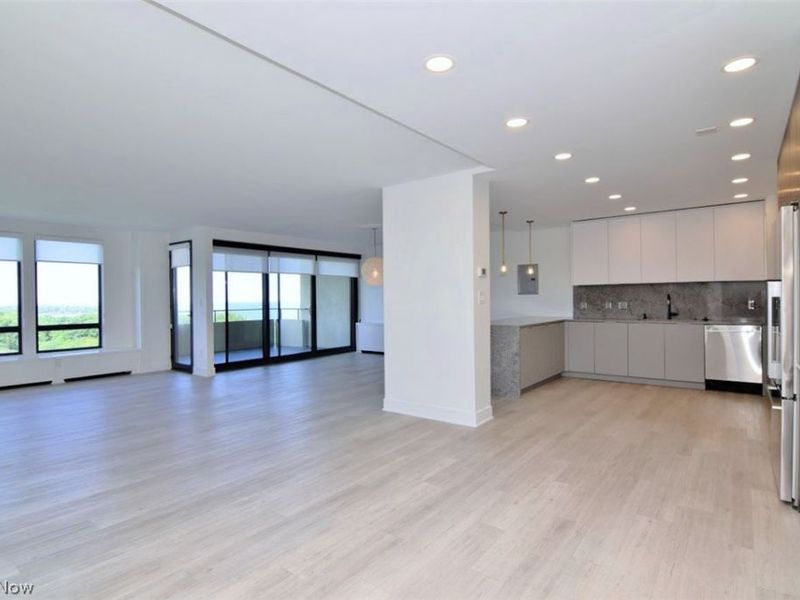 1 Bratenahl Place, Unit 1207, Bratenahl, OH 44108 Photo 4