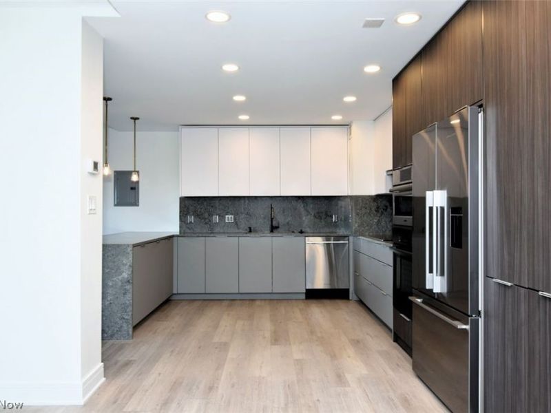 1 Bratenahl Place, Unit 1207, Bratenahl, OH 44108 Photo 9