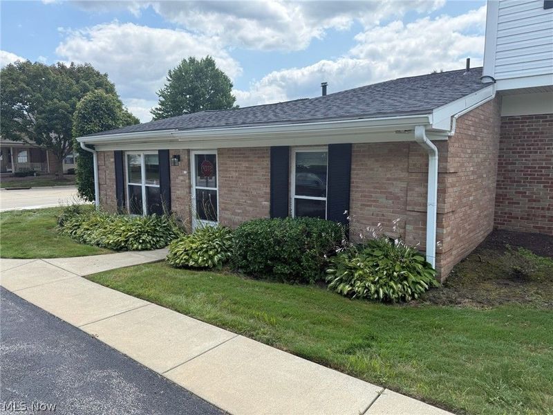 2143 Greenway Drive, Uniontown, OH 44685 Photo 2