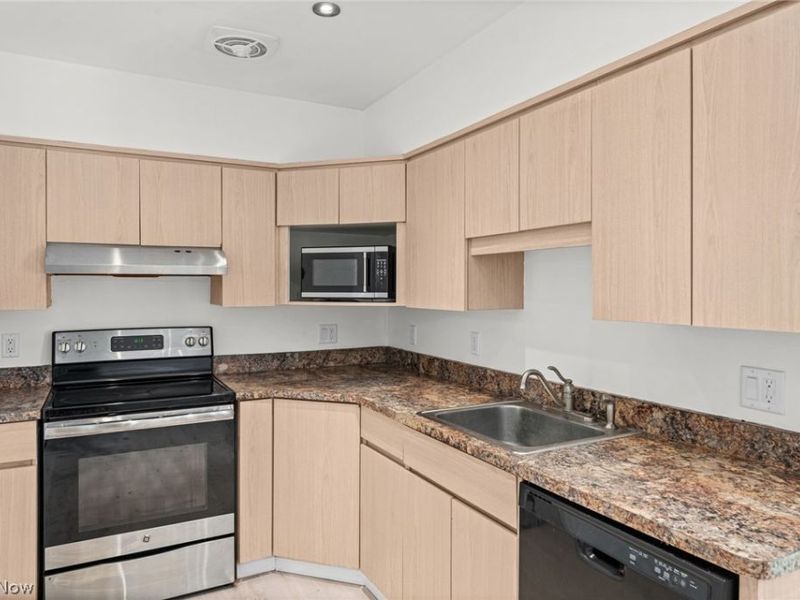 23080 Mildred Avenue, North Olmsted, OH 44070 Photo 12