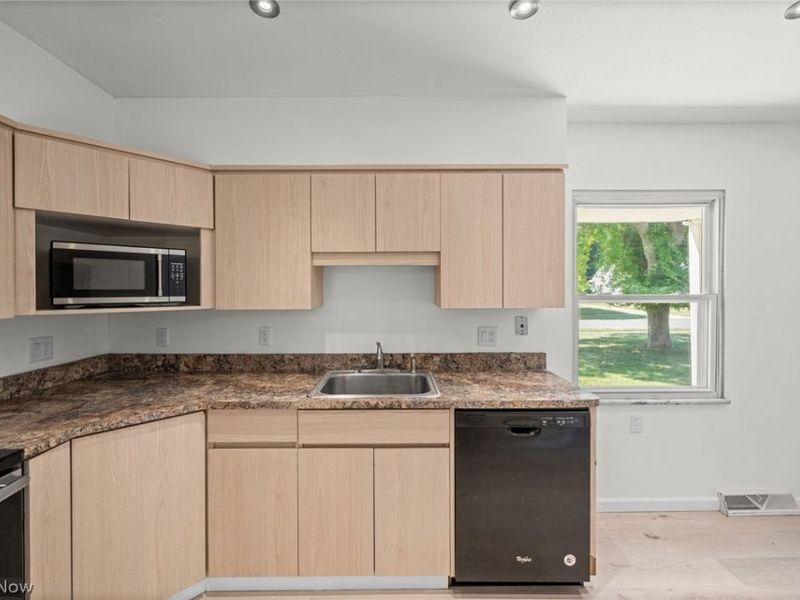 23080 Mildred Avenue, North Olmsted, OH 44070 Photo 13