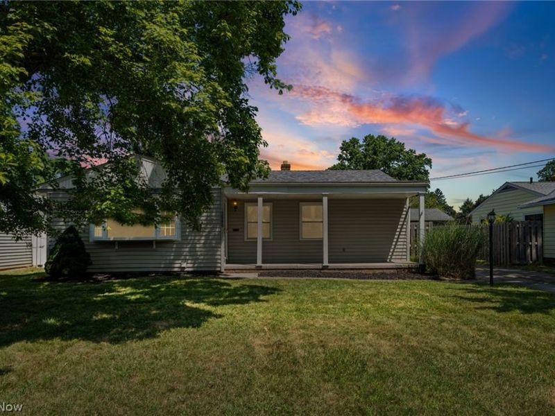 23080 Mildred Avenue, North Olmsted, OH 44070 Photo 2