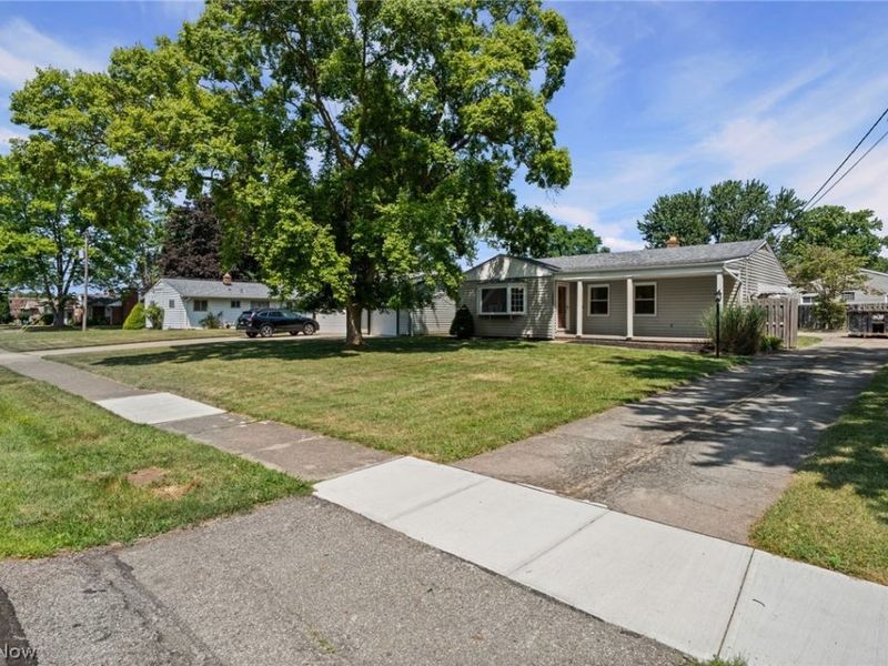 23080 Mildred Avenue, North Olmsted, OH 44070 Photo 3