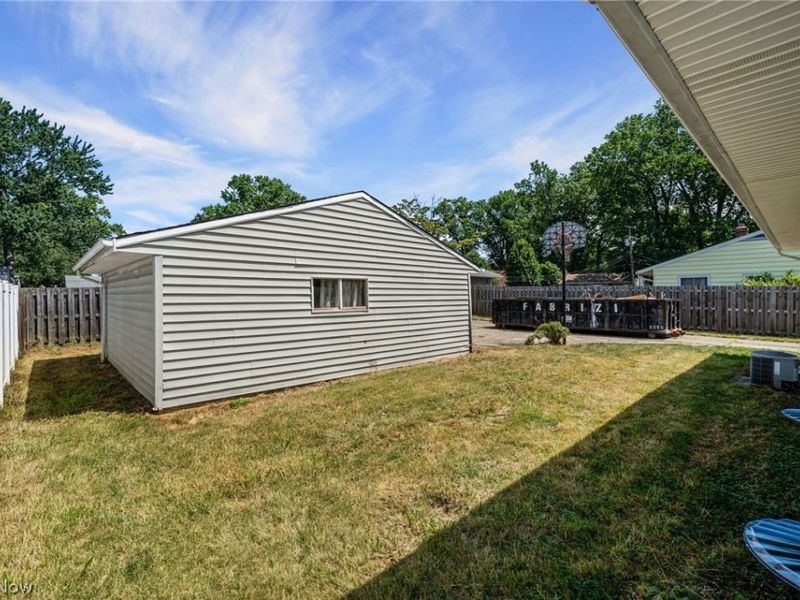 23080 Mildred Avenue, North Olmsted, OH 44070 Photo 32
