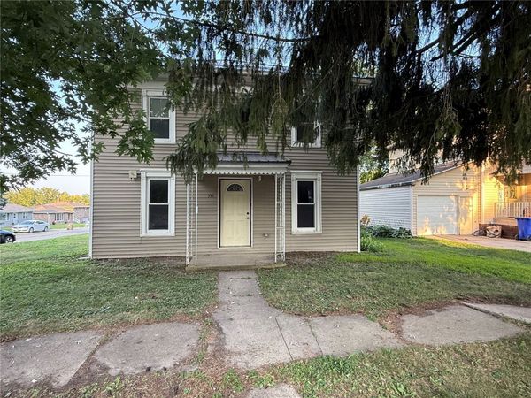 355 N 2nd St , Winthrop, IA 50682