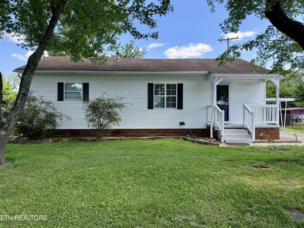 2318 Grove St, Maryville, TN 37804