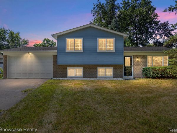 8621 Oakside Avenue, Commerce Township, Mi 48382