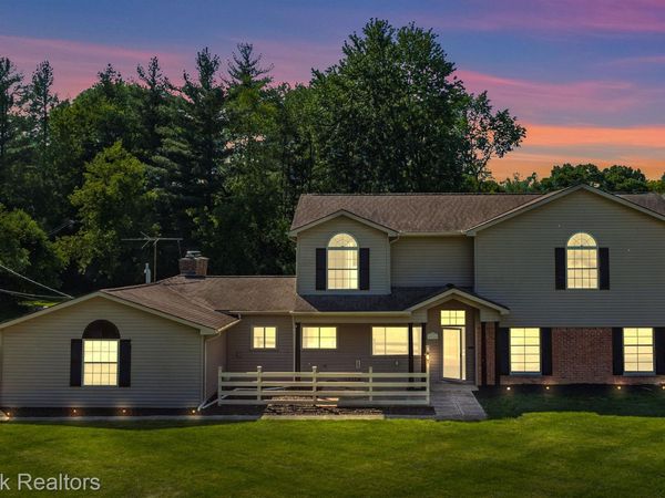 6096 DARRAMOOR Road, Bloomfield Township, Mi 48301