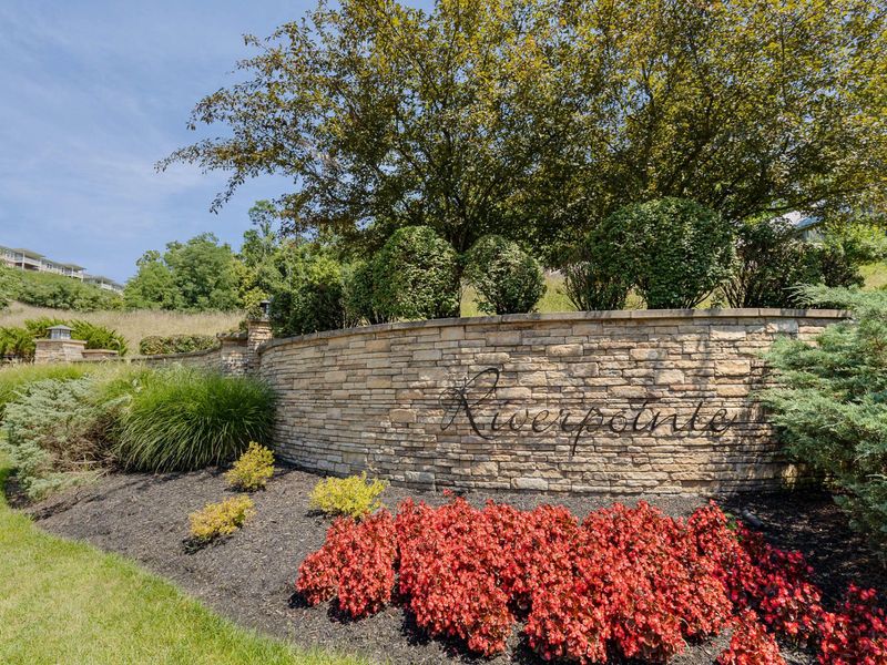 567 Riverpointe Drive, Unit 2, Dayton, KY 41074 Photo 2