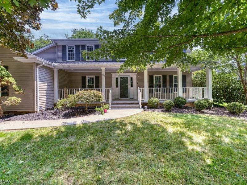 279 Ash Grove Circle, Aurora, OH 44202 Photo 2