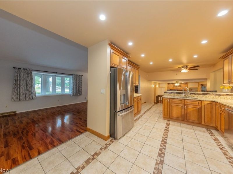 24656 Chardon Road, Richmond Heights, OH 44143 Photo 5