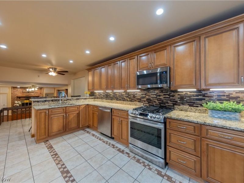 24656 Chardon Road, Richmond Heights, OH 44143 Photo 6