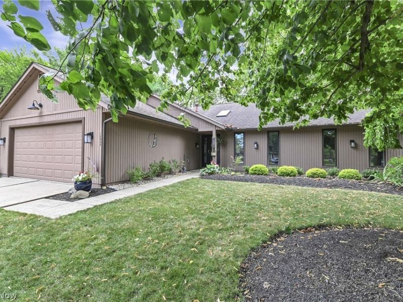 14855 Hartford Trail, Strongsville, OH 44136 Photo 2