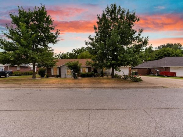 2200 K Street , Rogers, AR 72758