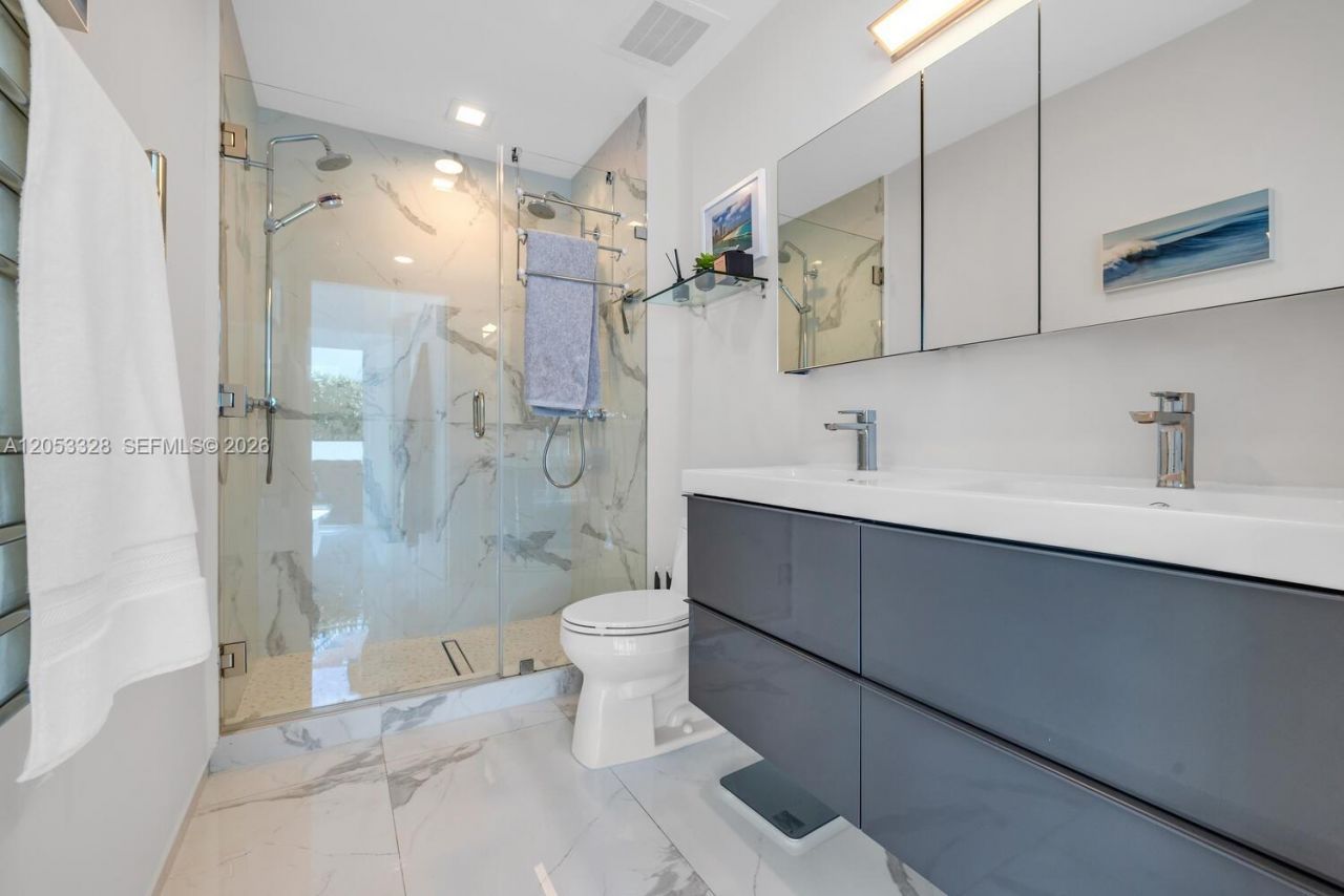 50 S Pointe Dr, Unit 510, Miami Beach, FL 33139 Photo