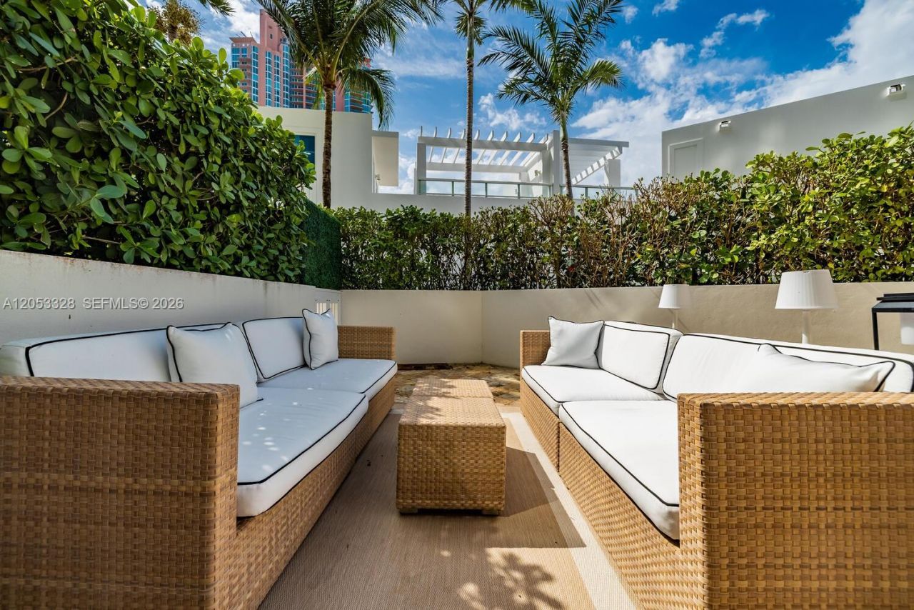 50 S Pointe Dr, Unit 510, Miami Beach, FL 33139 Photo